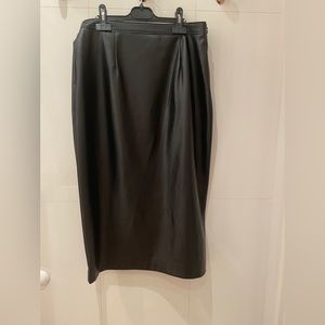 Aritzia Babaton faux leather skirt